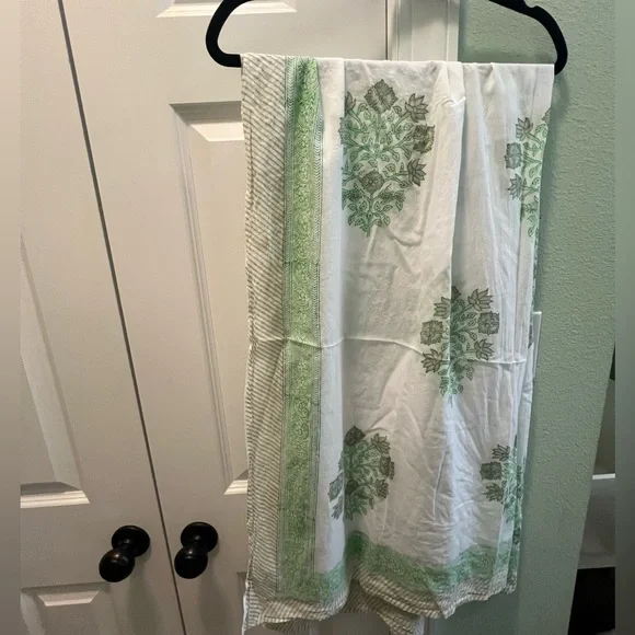 Julia Amory Celadon Pareo - Picture 2 of 12